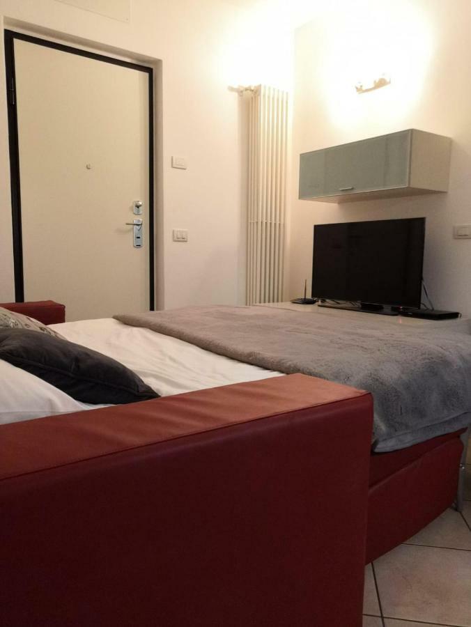 Apartment Alessandra Ленно Екстер'єр фото